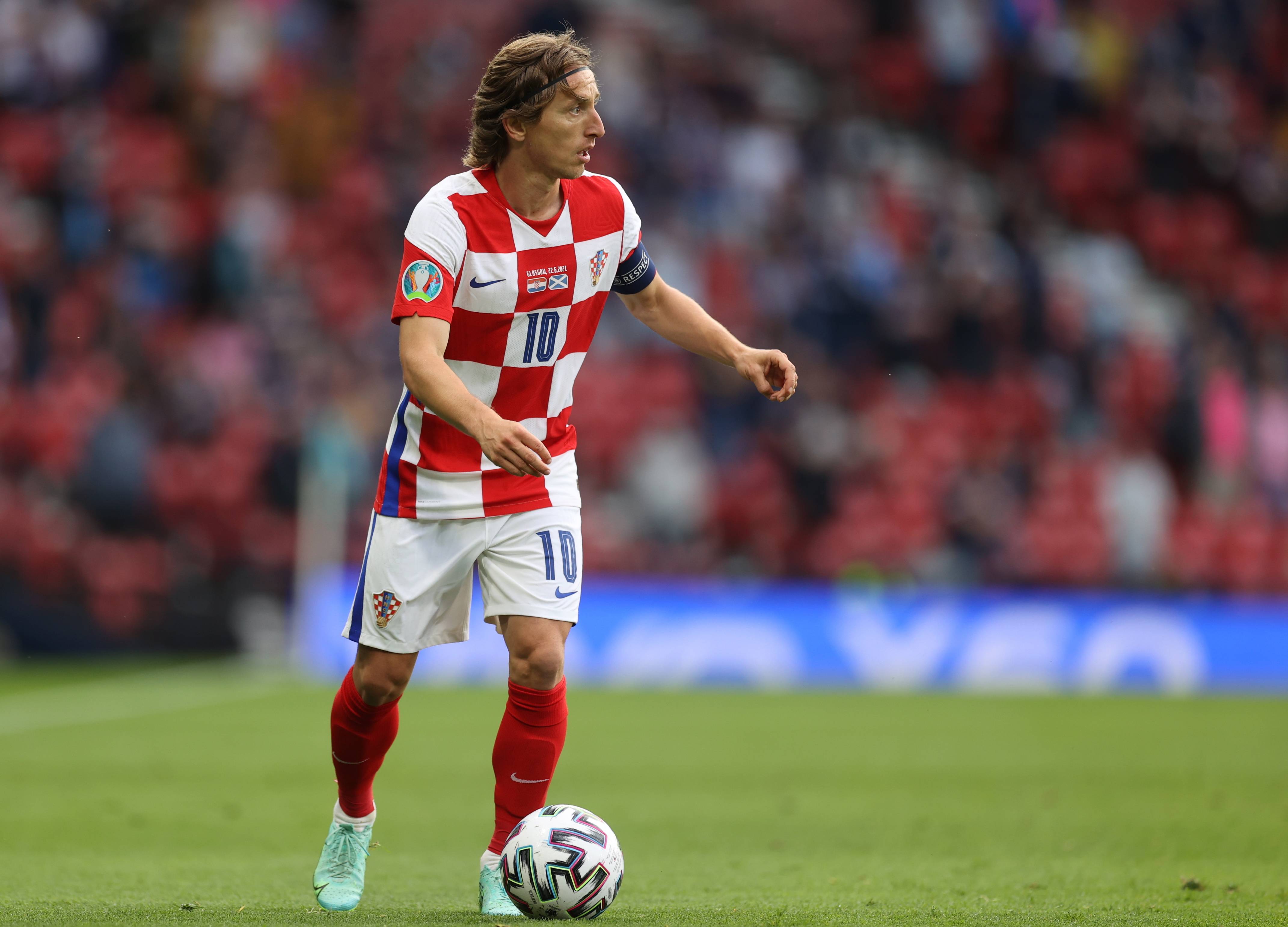 萨林杰真不行了？广东“三王炸”验货成功，朱芳雨被迫更换大外援